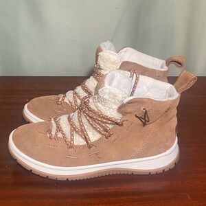 UGG Women’s Lakesider Heritage Mid Chestnut Suede Waterproof Boots size 6